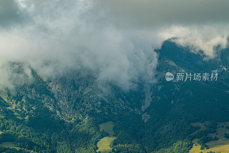 Babin zub - Stara planina，塞尔维亚。Babin zub是塞尔维亚东南部Stara Planina山脉的一座山峰。